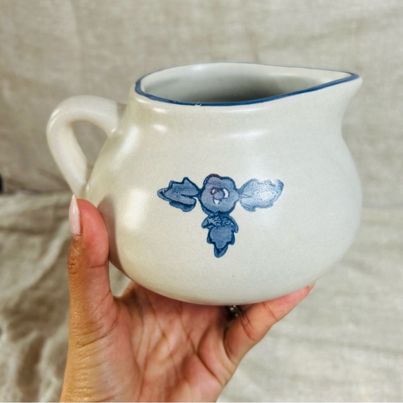 Pfaltzgraff Small cottage Pitcher/Gravy Boat or Creamer Yorktowne Blue Pattern - Picture 5 of 6